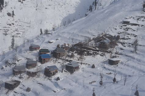 Neelum Valley (Kashmir): "Heaviest Snowfall in a Century" Kills more ...