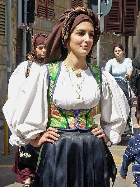 Folk Fashion Index | Italian traditional dress, Italian outfits, Traditional outfits