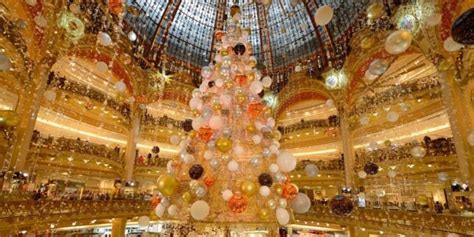 Christmas in France - French Christmas Traditions With Audio Pronunciation 🎄🎁🎅