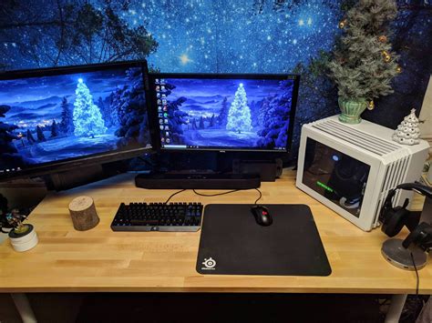 My Christmas themed setup : r/battlestations