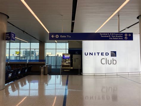 Review: United Club Los Angeles (LAX) - Live and Let's Fly