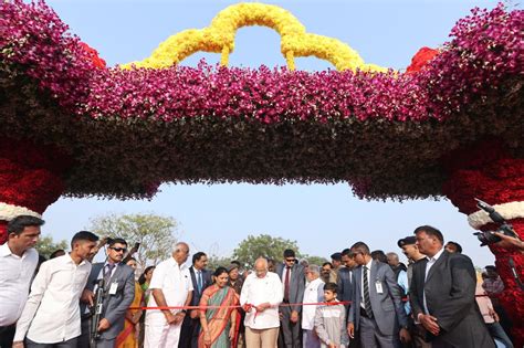 Ahmedabad Flower Show begins at the Sabarmati Riverfront - The Live ...