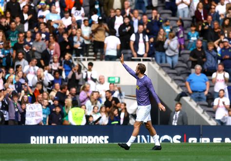 Kane sale leaves Tottenham fans 'angry and hurt' | Reuters