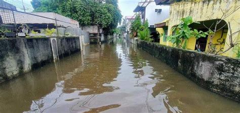 News5 on Twitter: "Apat na araw nang lubog sa lampas-tuhod na baha ang Angeles St. Brgy. Saog sa ...