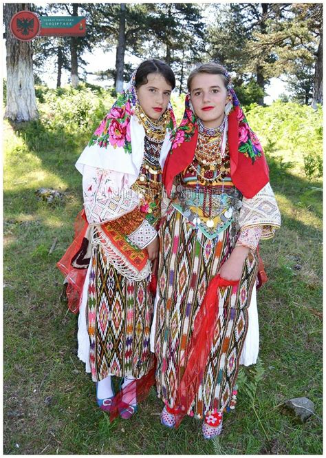 Ndihmo, Zot, si m'ke ndihmue! | European costumes, Costumes around the world, Folk clothing