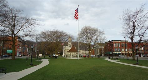 File:City of Norwich in New York State 41 downtown green.jpg