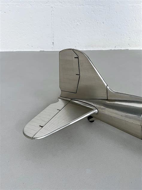 Metal Douglas DC-3 airplane model | intOndo