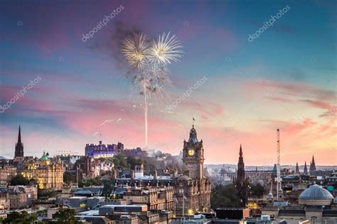 Fireworks over Edinburgh Castle at sunset — Stock Photo © Shaiith79 ...