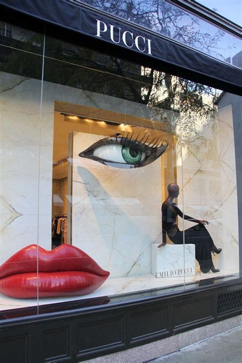 5 tips to immediately improve your jewelry window display