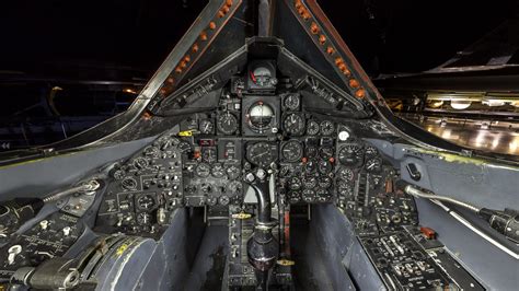 Forward cockpit of a Lockheed SR-71 Blackbird [1980×1080] : MilitaryPorn