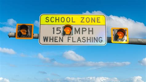 Flashing lights in school zones confuse drivers