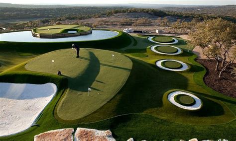 10 Awesome Golf Backyards | SwingU Clubhouse