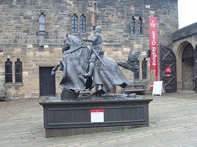 Alnwick Photo Gallery - A view of the Harry Hotspur statue at Alnwick ...