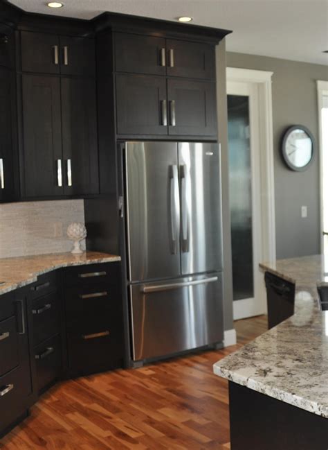 * Remodelaholic *: Fabulous Kitchen Design; with Black Cabinets