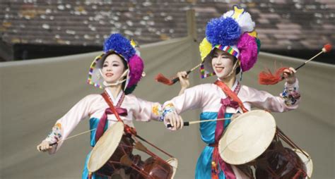 Korea's Traditional Folk Music (KWOW #37) — SweetandtastyTV