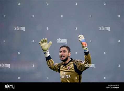 Milan, Italy. 20 november: Gianluigi Donnarumma of AC Milan celebrates ...