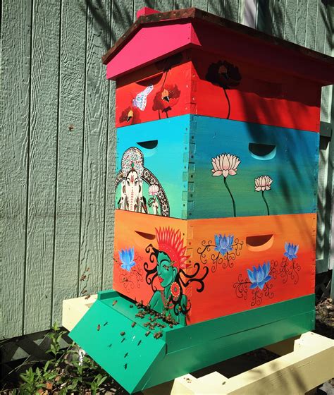 5 CREATIVE BEEHIVES - Beekeeping Like A Girl