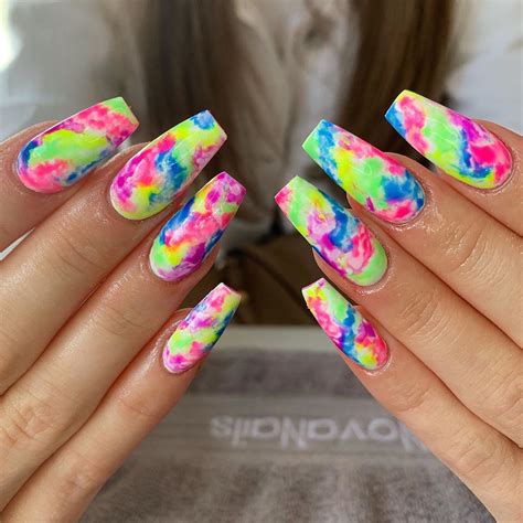 Tie-Dye Nails Is The Coolest Manicure Trends You Should Try Soon