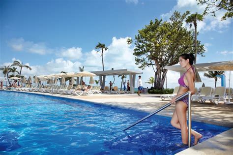 Riu Palace Peninsula Wedding - Modern Destination Weddings