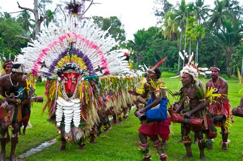 Viva la Voyage: Sepik River Village, Papua New Guinea