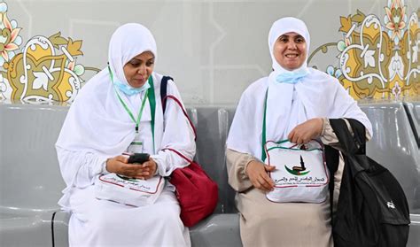 Hajj gathers global female faithful and their colorful cultural clothing | Arab News