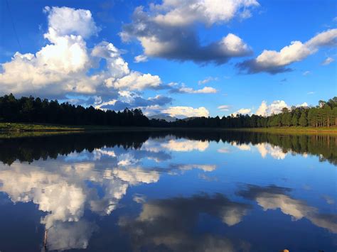 A calm summer afternoon on Kaibab Lake in Williams, Arizona. [OC][2436x1125] : r/EarthPorn