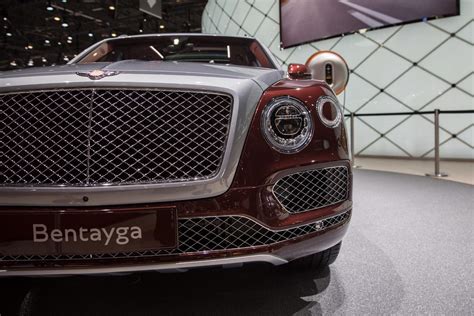 Bentayga Hybrid electrifies the Bentley lineup - CNET