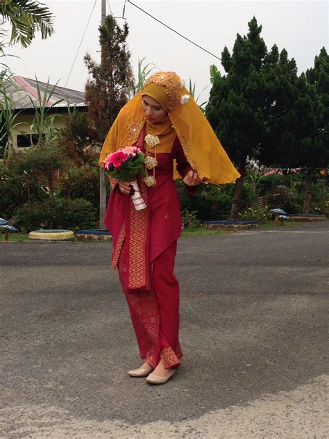 Traditional wedding outfit #malay #malaysia #loveit 💖 | Wedding outfit, Traditional wedding, Bride