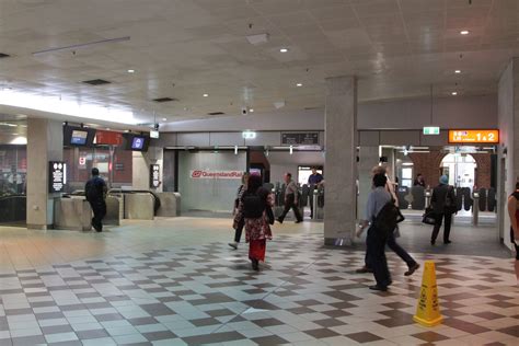 Main concourse of Brisbane Central station, with escalators and lifts to platform 1 and 2 ...