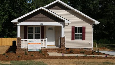 Simpsonville woman's Habitat for Humanity home dedicated