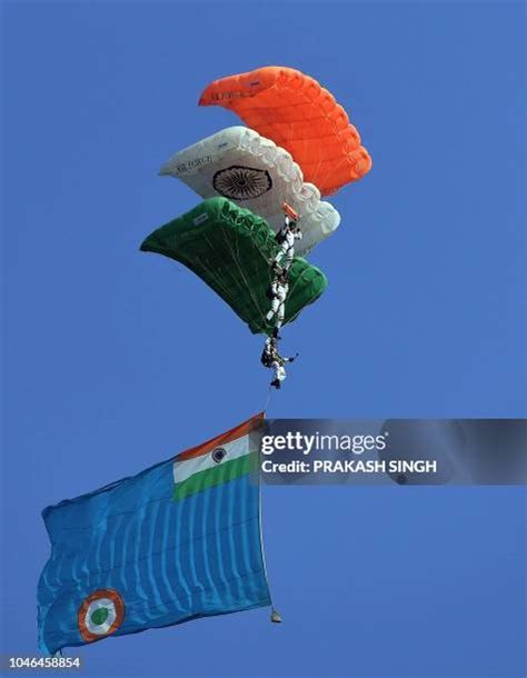 147 Indian Air Force Akash Ganga Photos & High Res Pictures - Getty Images