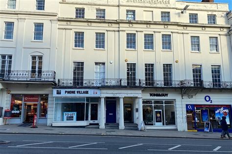 Too many phone shops, Leamington © Robin Stott cc-by-sa/2.0 :: Geograph Britain and Ireland