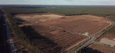 Tesla continues construction work at Gigafactory Berlin, drone video ...