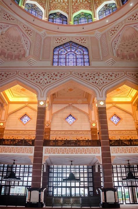 Interior of the Masjid Putra or Putra Mosque at Putrajaya, Malaysia ...