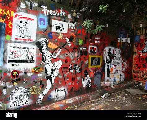 Banksy graffiti artist art Stock Photo - Alamy