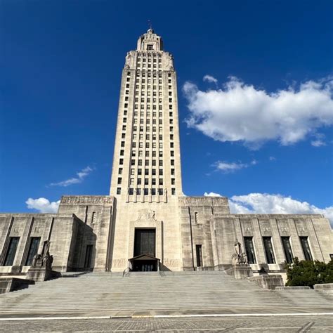 Louisiana State Capitol Building in Baton Rouge, LA (5 Photos)