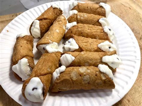 How to make Cannoli Cream (quick and easy) - The Skinny Guinea