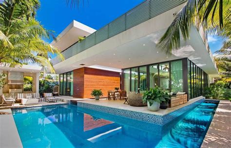 $6.39 Million Stunning Modern Home in Miami Beach for Sale