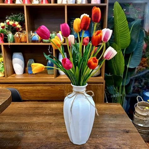 Bình hoa tulip lụa đa sắc màu – Hoa Decor