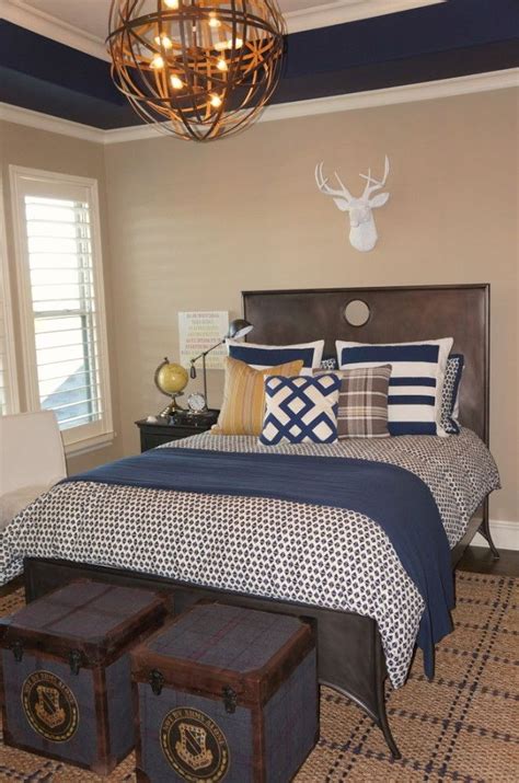 Cool Stunning Navy Blue Bedroom Decoration Ideas. More at http://dailypatio.com/2017/11/17 ...