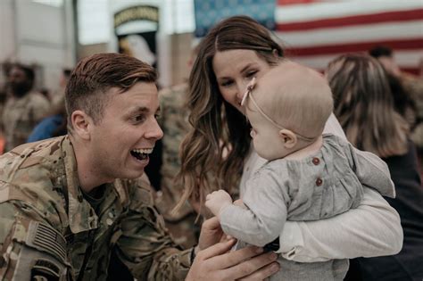 Grab your Tissues...Welcome Home Soldier! [Fort Campbell Homecoming ...