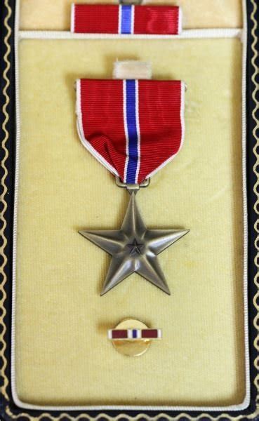 VIETNAM KIA US MARINE NAMED BRONZE STAR MEDAL : Lot 9534