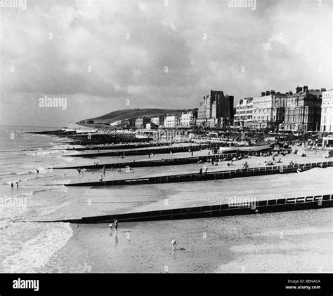 1950s seaside hi-res stock photography and images - Alamy