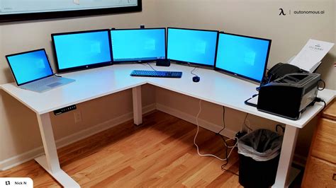 21 Multi-monitor Computer Desk Setup Ideas for Tech Lovers