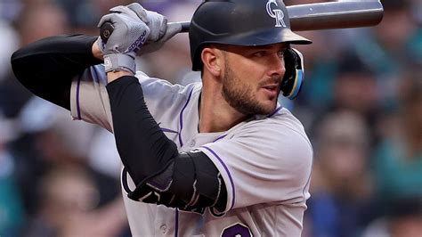 Outfielder Kris Bryant leaves Rockies' 4-3 loss to Phillies - ESPN