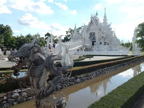 10 reasons to visit The White Temple in Chiang Rai - Sightseeing Scientist