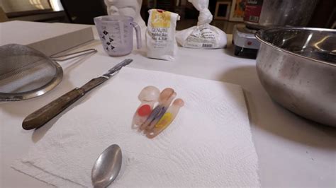 How To Prime A Canvas For Acrylic & Oil Painting: 3 Ways To Prep