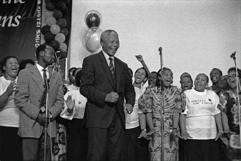 35 Pictures of Nelson Mandela’s Struggle to End Apartheid in South Africa