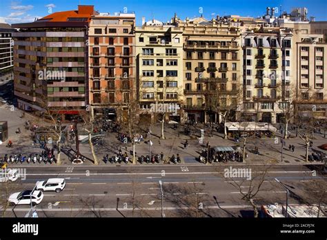 Barcelona shopping streets hi-res stock photography and images - Alamy