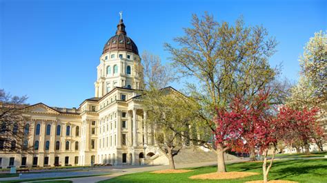 Kansas legislature fails to fund education, end food sales tax